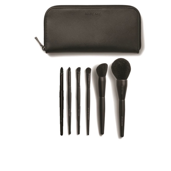 Essential Brush Collection - Picture 1 of 8